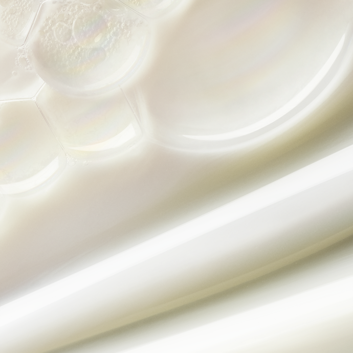 Satinique™ Smooth Moisture Shampoo 2 Satinique™ Smooth Moisture Shampoo - Image 2